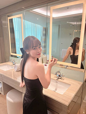 校园禁忌的爱恋？18岁少妇的<strong>诱惑</strong>与<strong>挣扎</strong>！